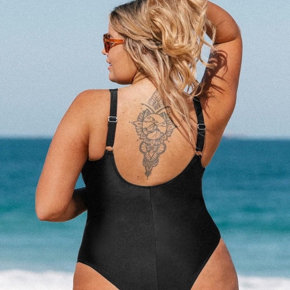 🏷️ CUPSHE Black Ruffle Plunge Neck Plus Size Swimsuit Black Size 0X - Picture 7 of 9
